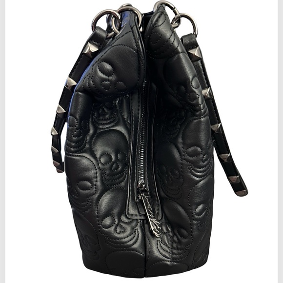 BETSEY JOHNSON BLACK SKULL DOUBLE HANDLE TOTE W/ RHINESTONE MARTINI PURSE CHARM - Picture 9 of 14